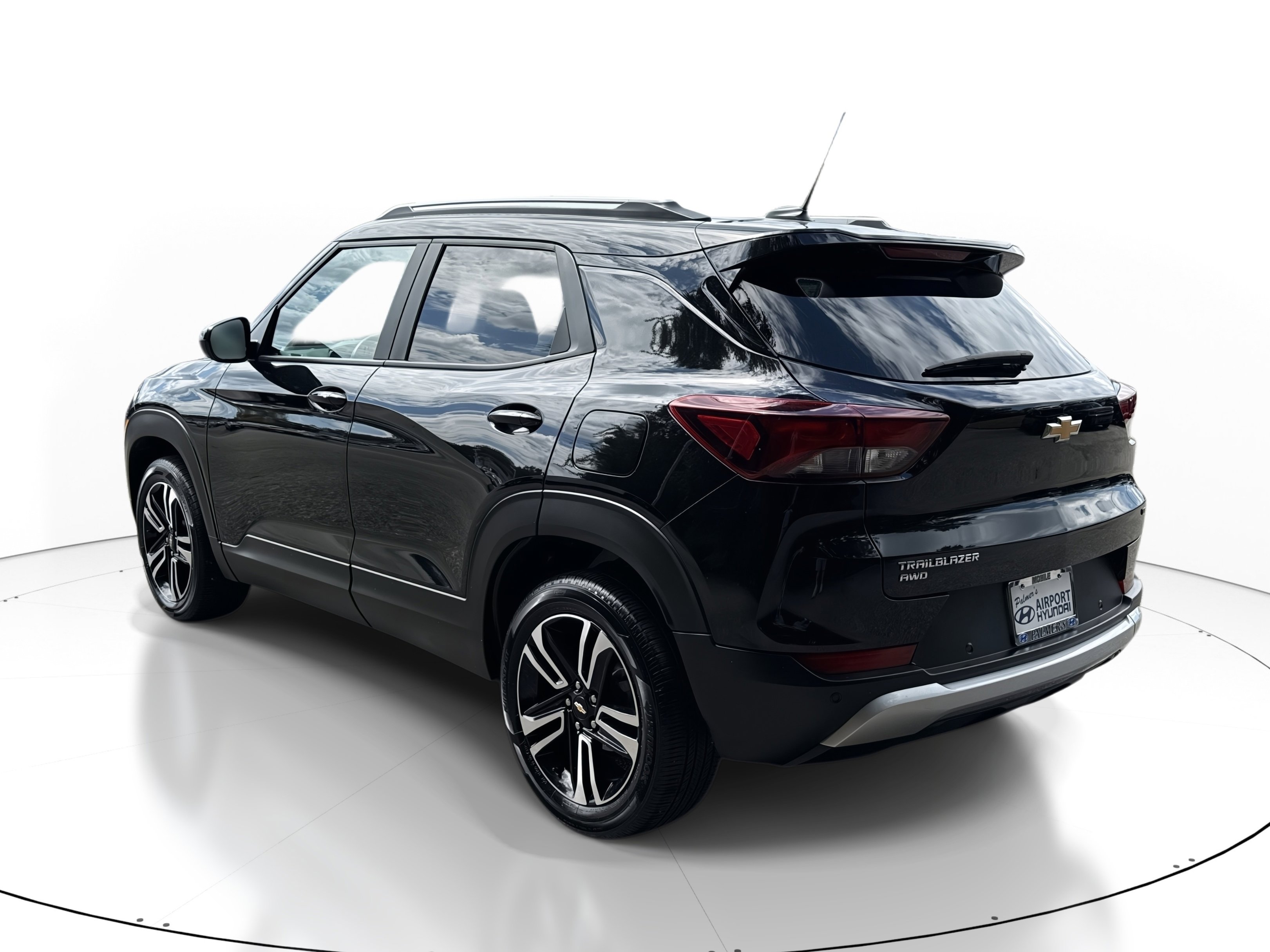 Used 2024 Chevrolet TrailBlazer LT w/ LT Cold Weather Package image 5