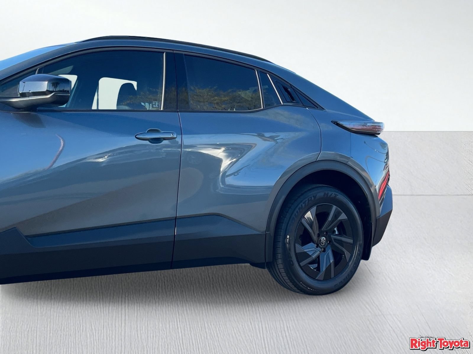Used 2026 Toyota C-HR AWD/4WD image 10