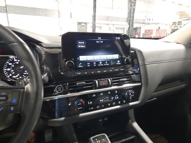 Used 2024 Nissan Pathfinder SL image 15