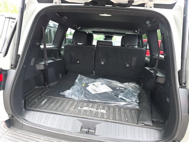 Used 2026 Lexus GX 550 w/ Accessory Package (2T) AWD/4WD image 34
