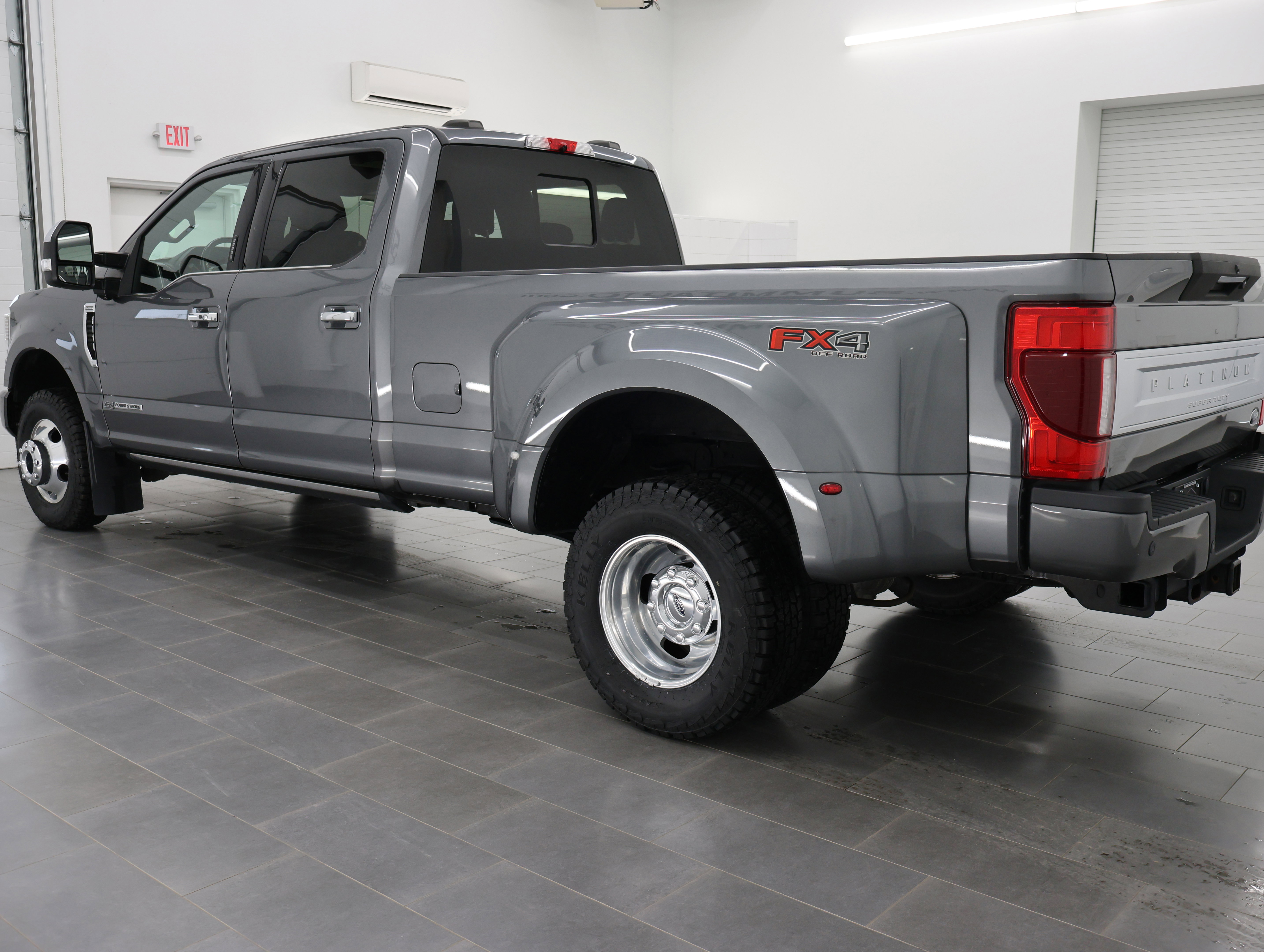 Used 2022 Ford F350 Platinum AWD/4WD image 5