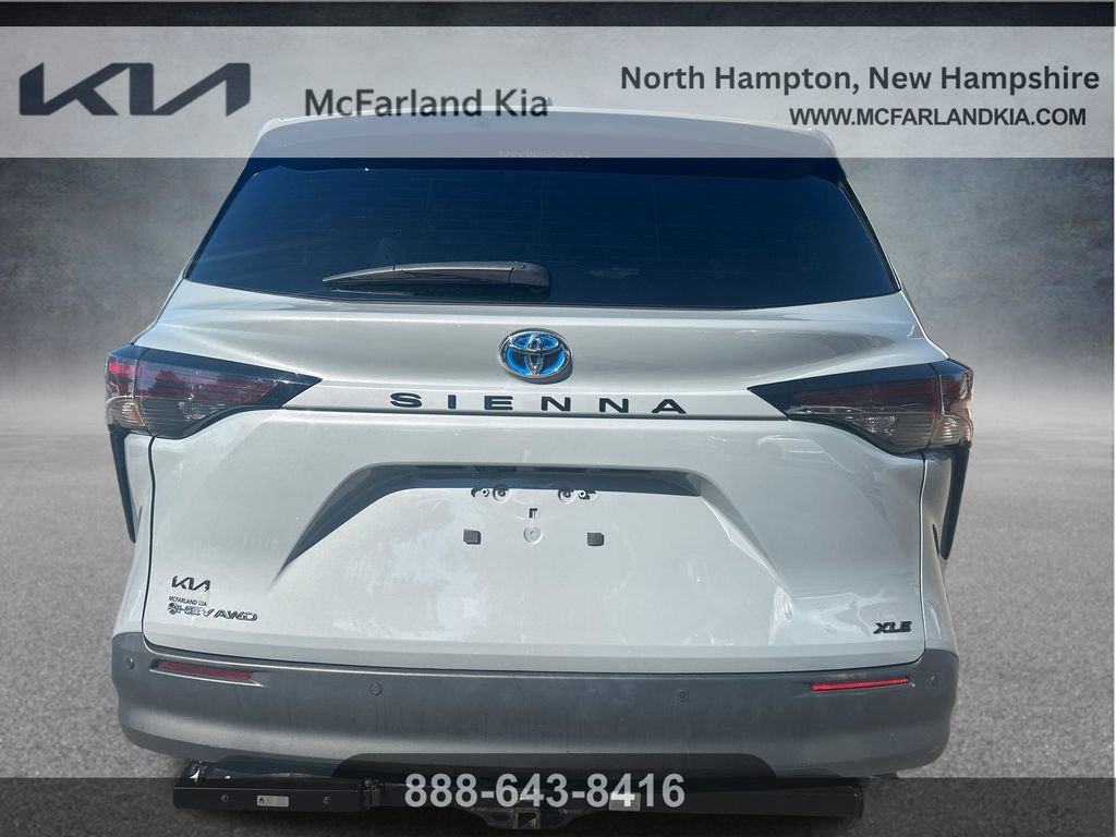 Used 2025 Toyota Sienna XLE Woodland Edition AWD/4WD image 9