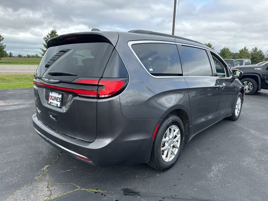 Used 2022 Chrysler Pacifica Touring-L FWD image 5