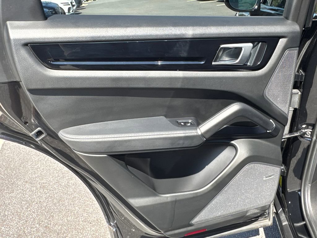 Used 2022 Porsche Cayenne Base image 21