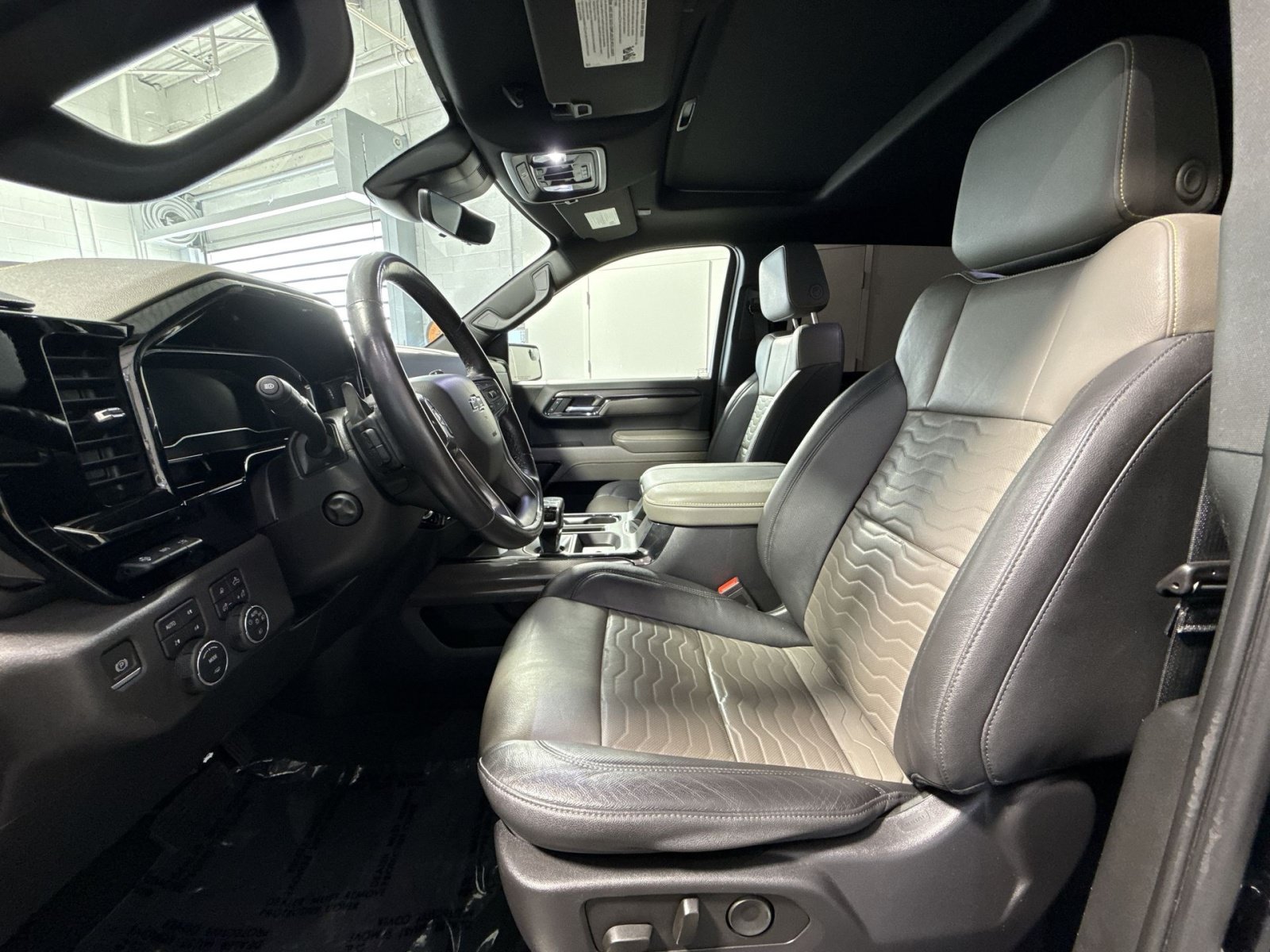 Used 2023 Chevrolet Silverado 1500 ZR2 w/ Technology Package AWD/4WD image 15