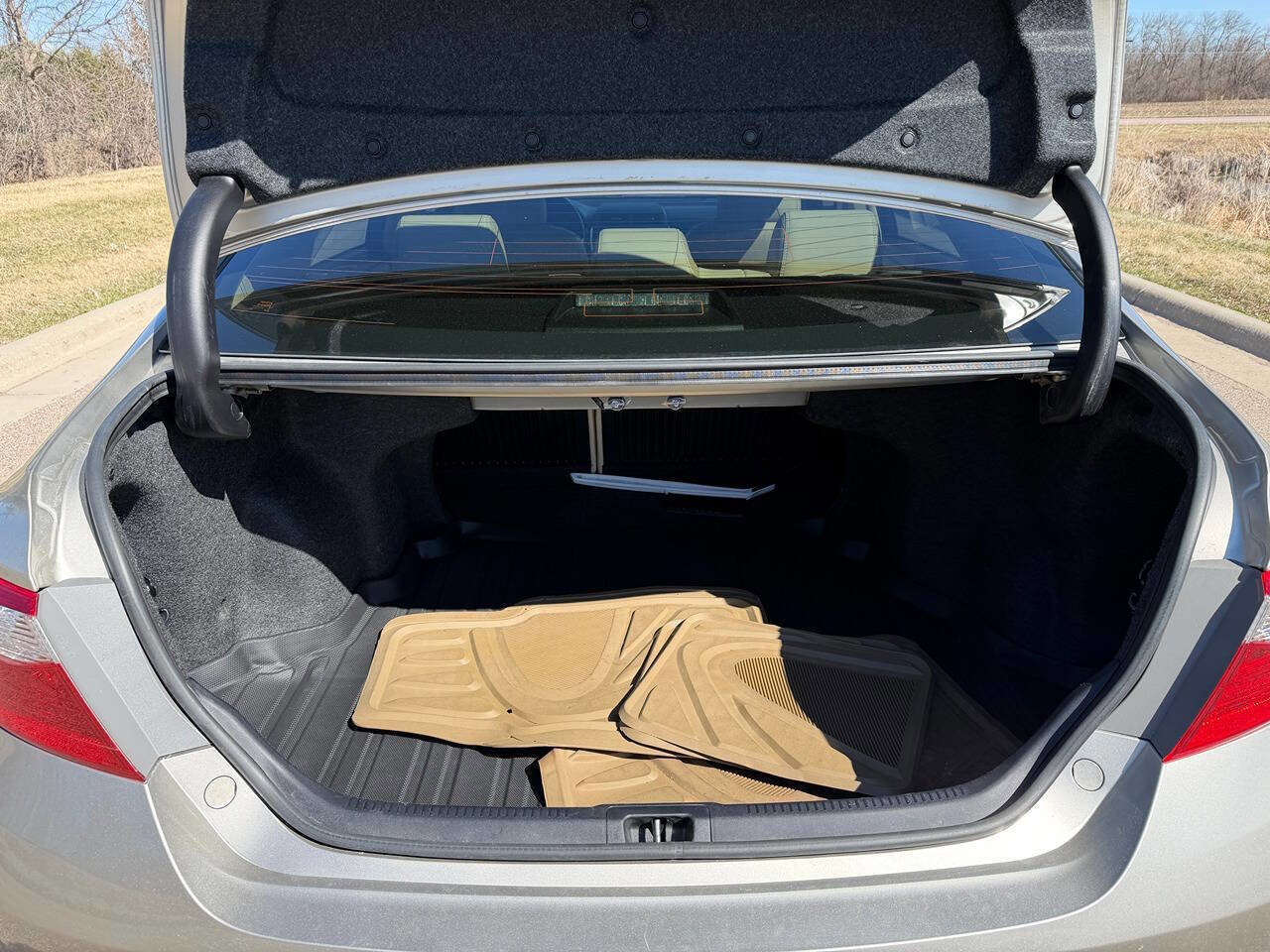 Used 2017 Toyota Camry XLE w/ Moonroof Package image 5