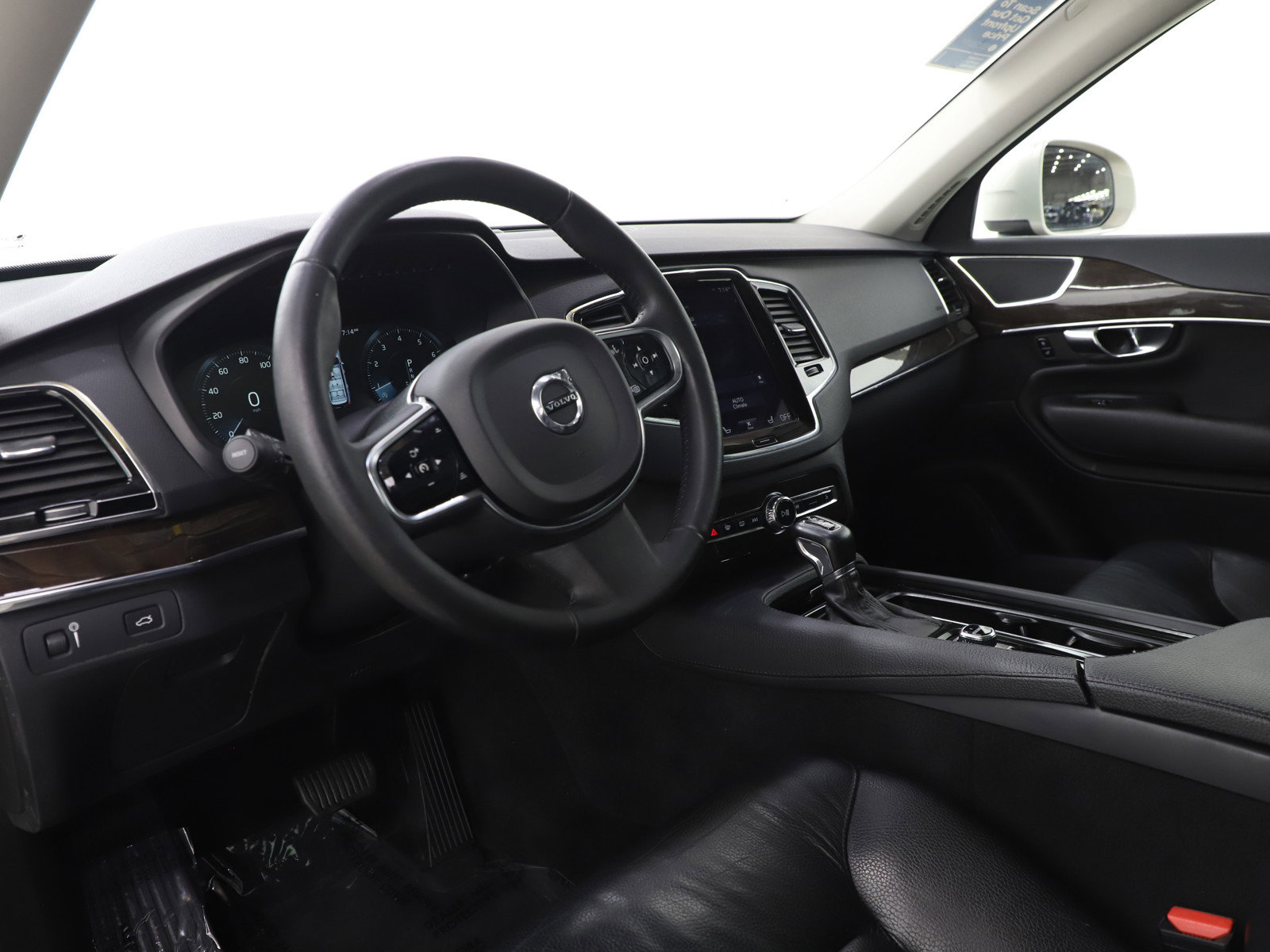 Used 2016 Volvo XC90 T6 Momentum w/ Momentum Plus Package AWD/4WD image 28