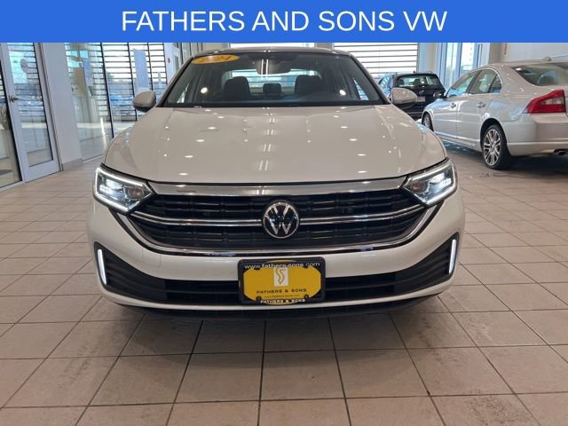 Used 2024 Volkswagen Jetta SEL FWD image 2
