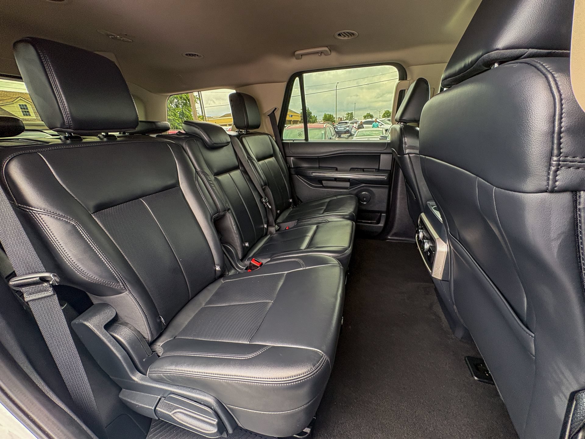 Used 2024 Ford Expedition XLT AWD/4WD image 27