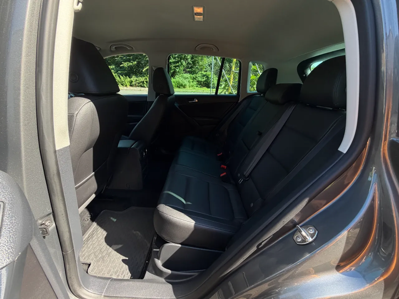 Used 2012 Volkswagen Tiguan LE FWD image 25