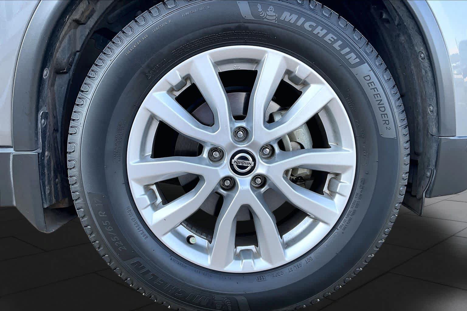 Used 2019 Nissan Rogue SV FWD image 10