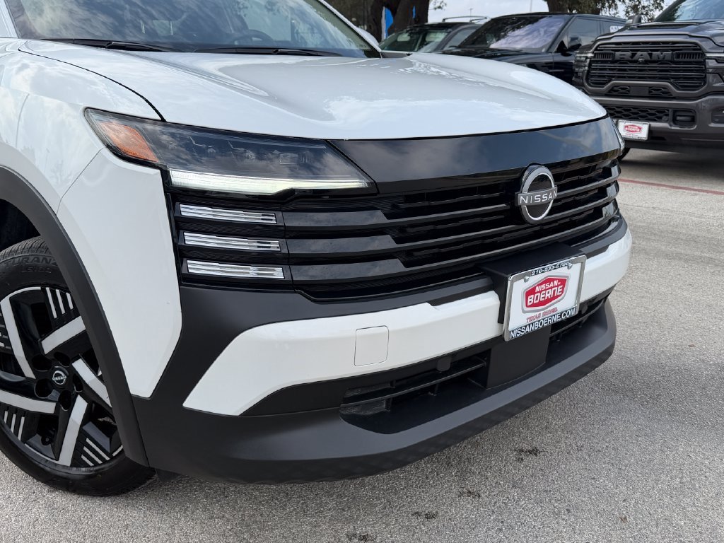 Used 2025 Nissan Kicks SV w/ Illumination Package FWD image 3