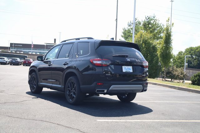 New 2025 Honda Pilot Touring image 5