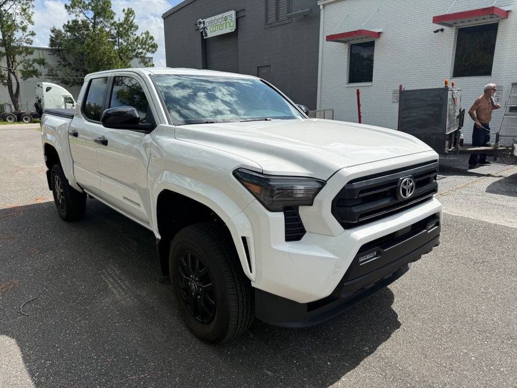 Used 2025 Toyota Tacoma SR5 AWD/4WD image 4