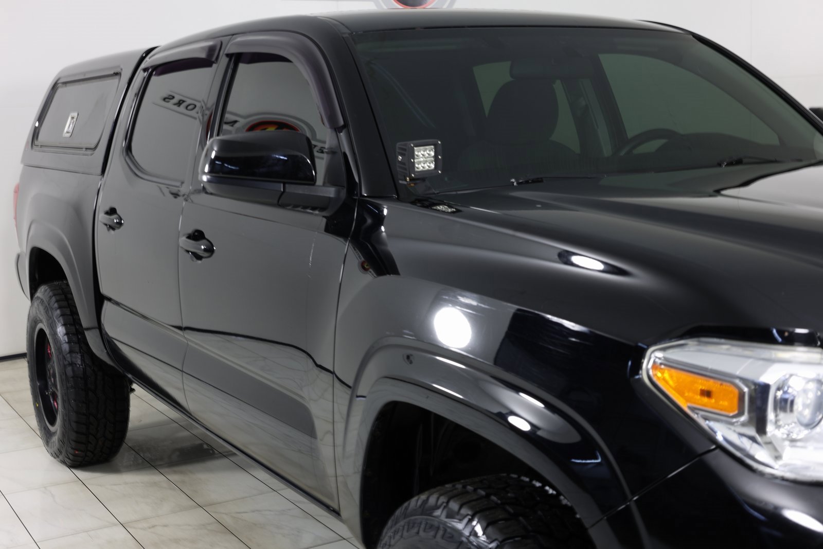 Used 2017 Toyota Tacoma SR image 31