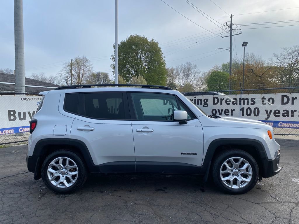 Used 2015 Jeep Renegade Latitude w/ Cold Weather Group FWD image 2