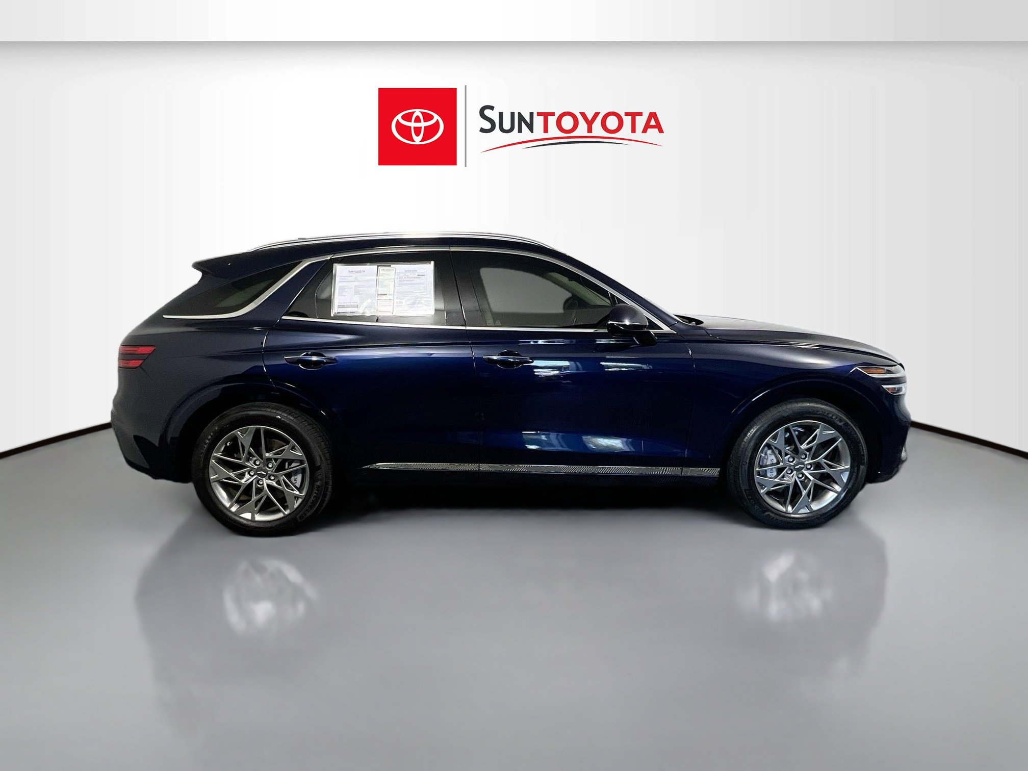 Used 2025 Genesis GV70 2.5T w/ Select Package AWD/4WD image 2
