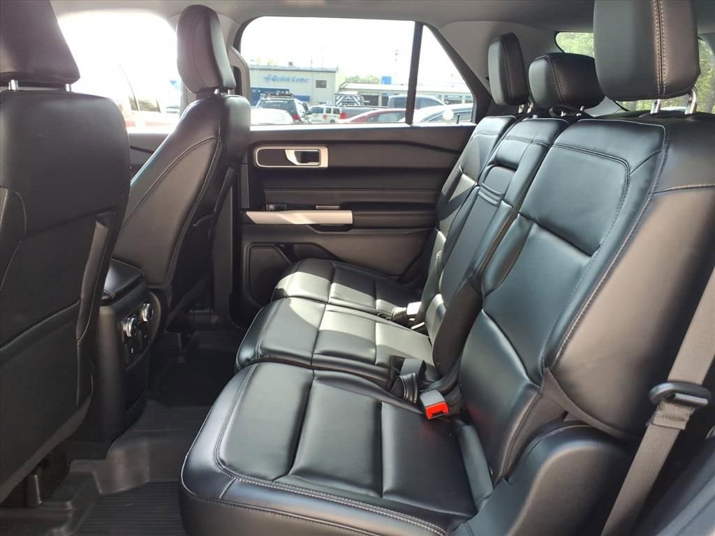 Used 2021 Ford Explorer XLT w/ Equipment Group 202A AWD/4WD image 15