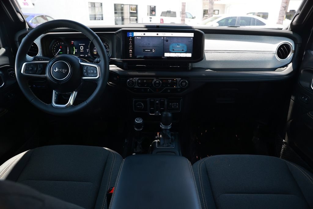 Used 2025 Jeep Wrangler Unlimited Sahara AWD/4WD image 26