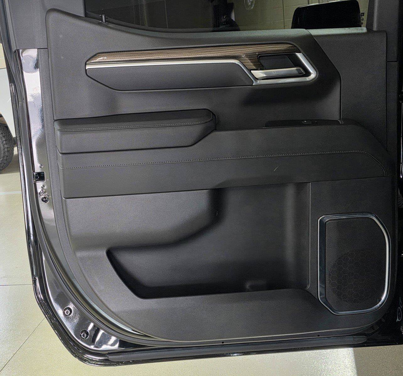 Used 2025 Chevrolet Silverado 1500 LT AWD/4WD image 15