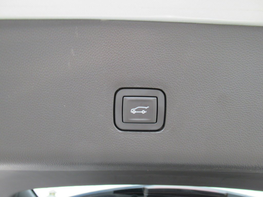 Used 2020 Chevrolet Traverse Premier FWD image 17