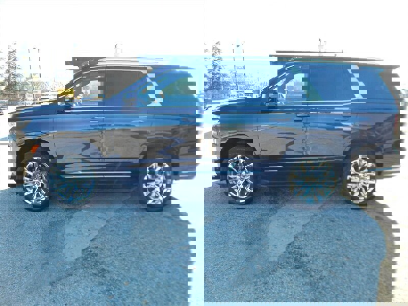 Used 2022 Cadillac Escalade Premium Luxury w/ LPO, Radiant Package image 1