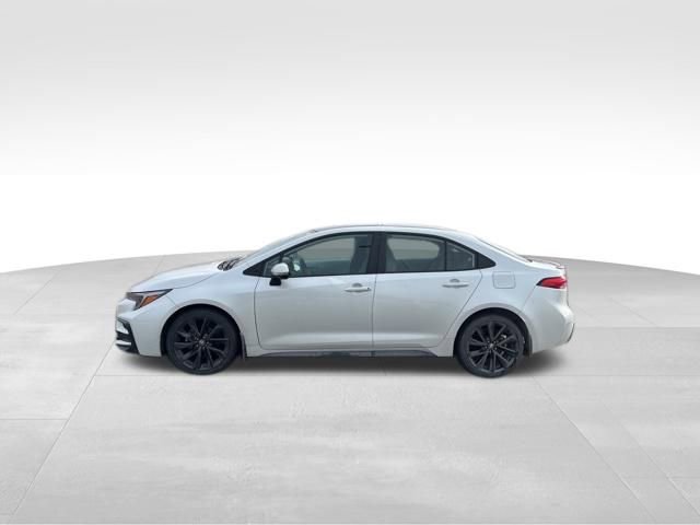 Used 2023 Toyota Corolla SE w/ SE Premium Package image 3