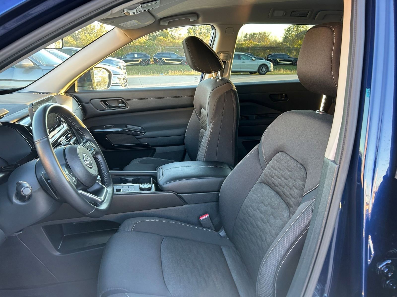 Used 2025 Nissan Pathfinder SV image 34