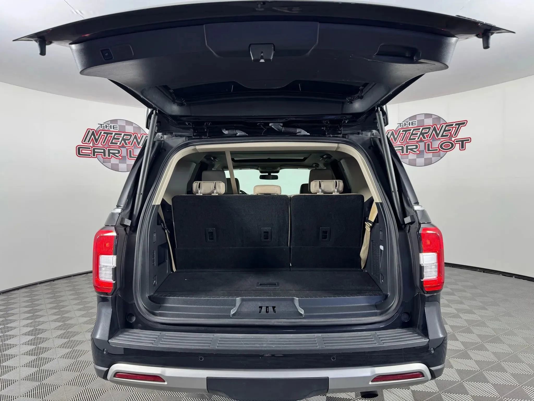 Used 2023 Ford Expedition XLT image 31