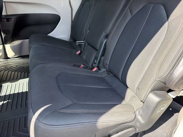 Used 2018 Chrysler Pacifica Touring Plus w/ Tire & Wheel Group FWD image 18