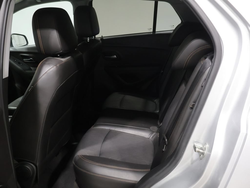 Used 2018 Chevrolet Trax LT w/ LT Convenience Package AWD/4WD image 17