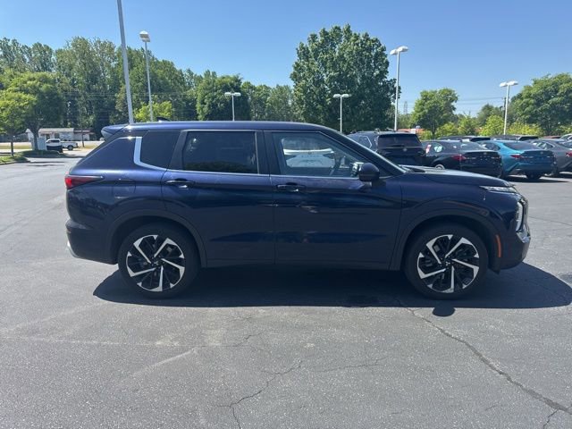 Used 2024 Mitsubishi Outlander SE AWD/4WD image 2