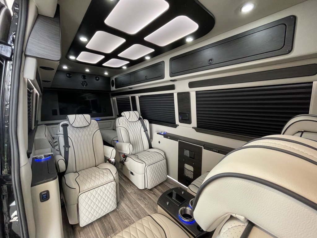 Used 2024 Mercedes-Benz Sprinter 3500 image 55