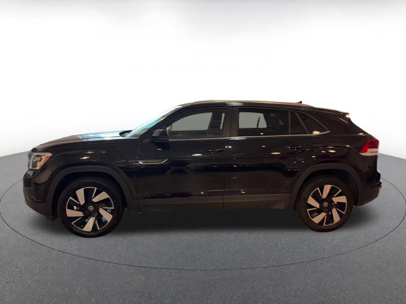 Used 2025 Volkswagen Atlas Cross Sport SE image 9