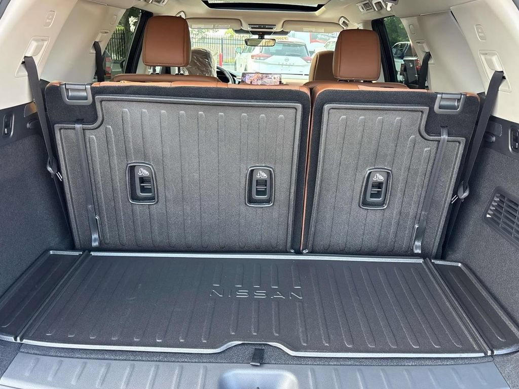New 2026 Nissan Pathfinder Platinum AWD/4WD image 5