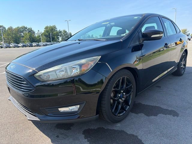 Used 2016 Ford Focus SE FWD image 2