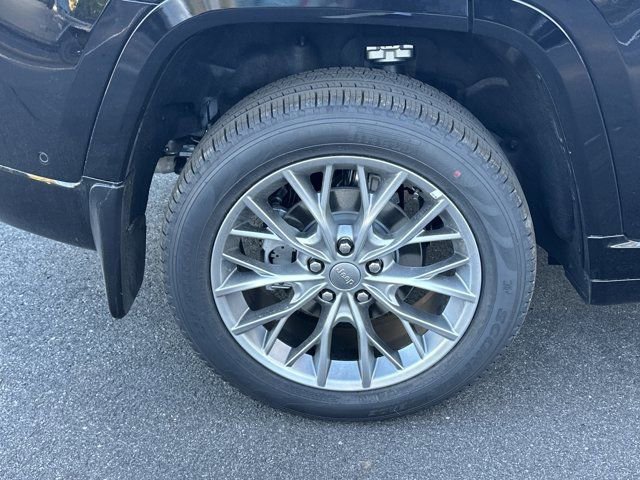 New 2025 Jeep Grand Cherokee Summit w/ Luxury Tech Group V image 17