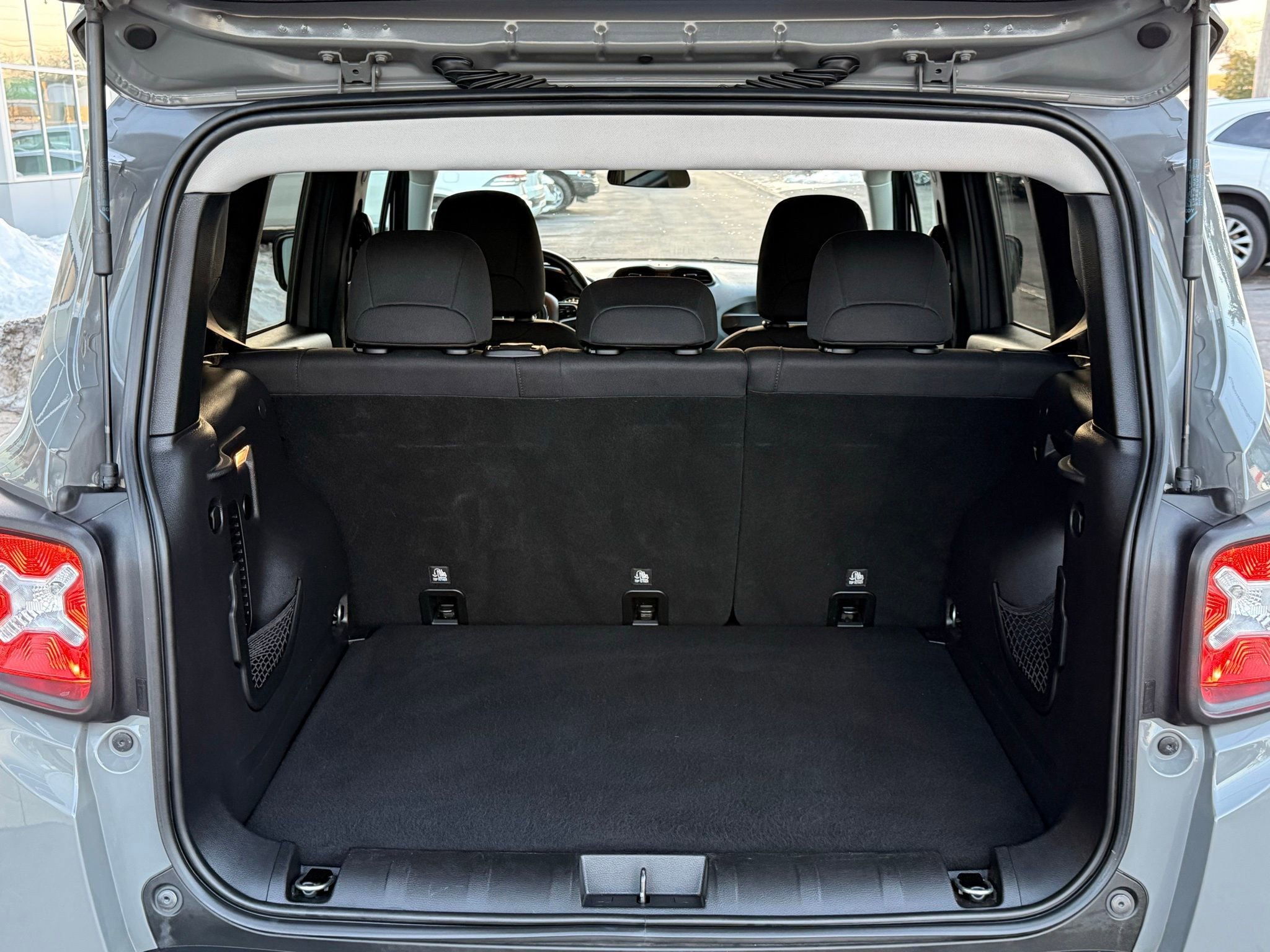 Used 2019 Jeep Renegade Latitude w/ Cold Weather Group image 35