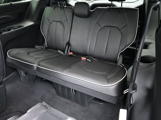 New 2025 Chrysler Pacifica Limited FWD image 14