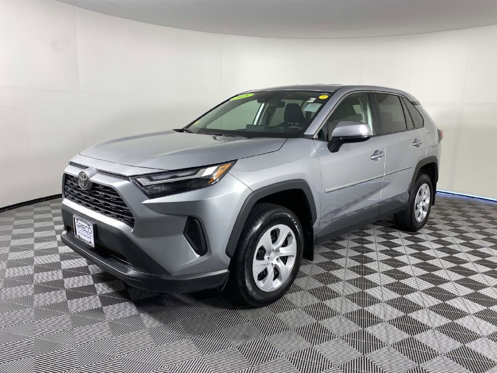 Used 2025 Toyota RAV4 LE AWD/4WD image 4