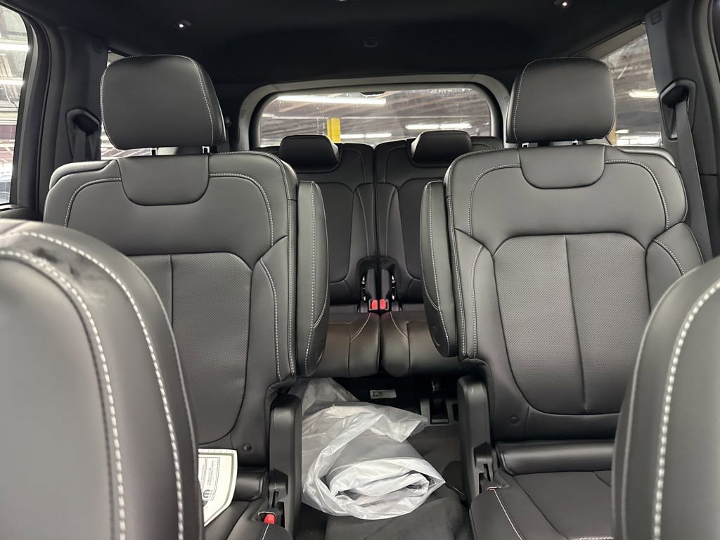 New 2025 Jeep Grand Cherokee L Limited w/ Luxury Tech Group II image 23