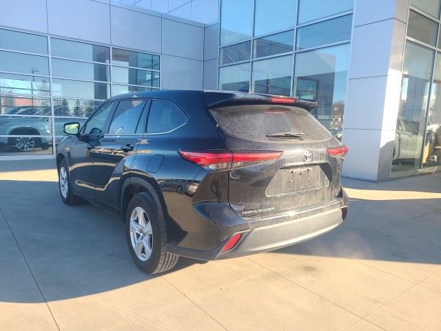 Used 2023 Toyota Highlander LE image 5