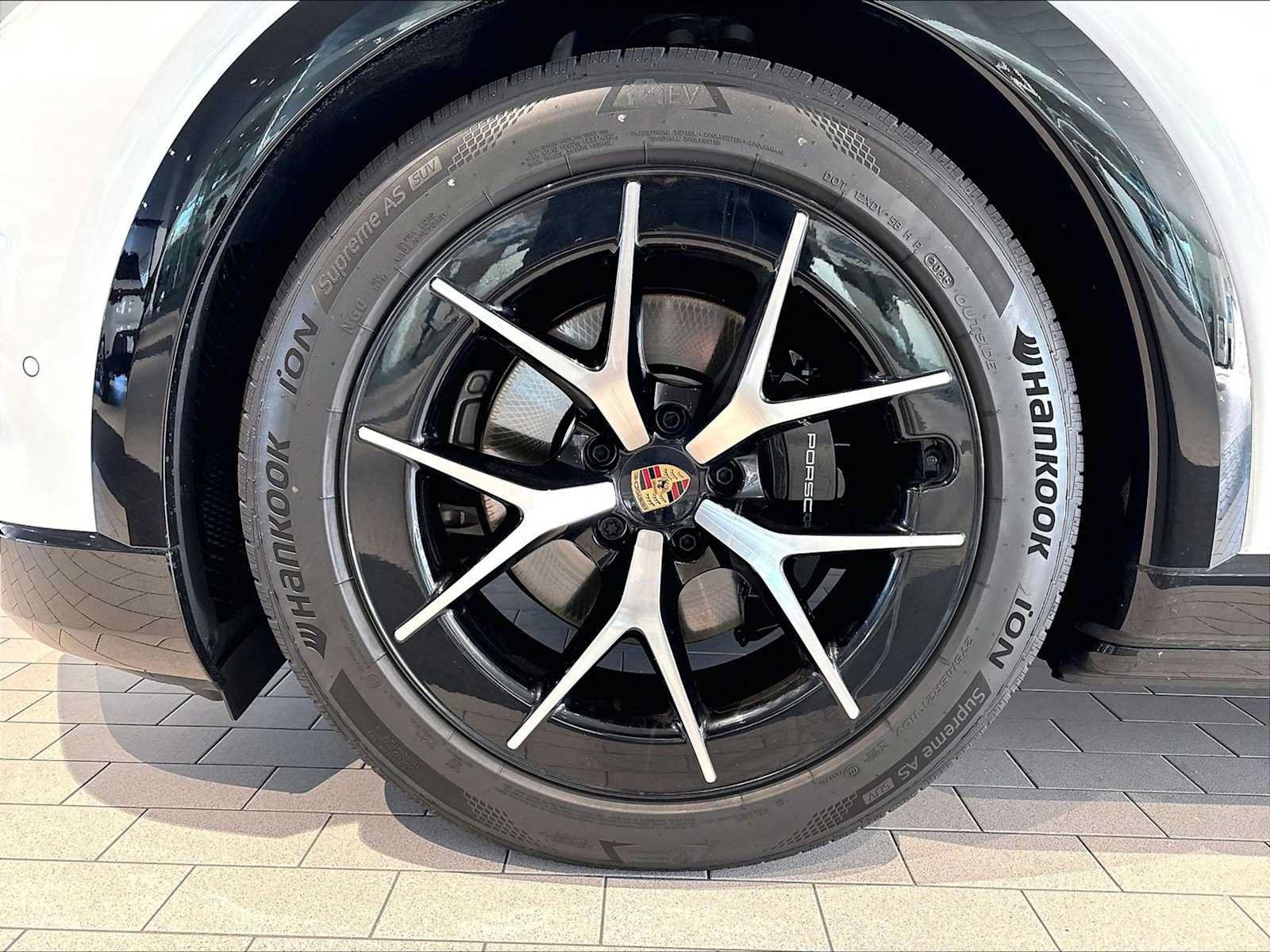 New 2026 Porsche Cayenne Electric AWD/4WD image 11