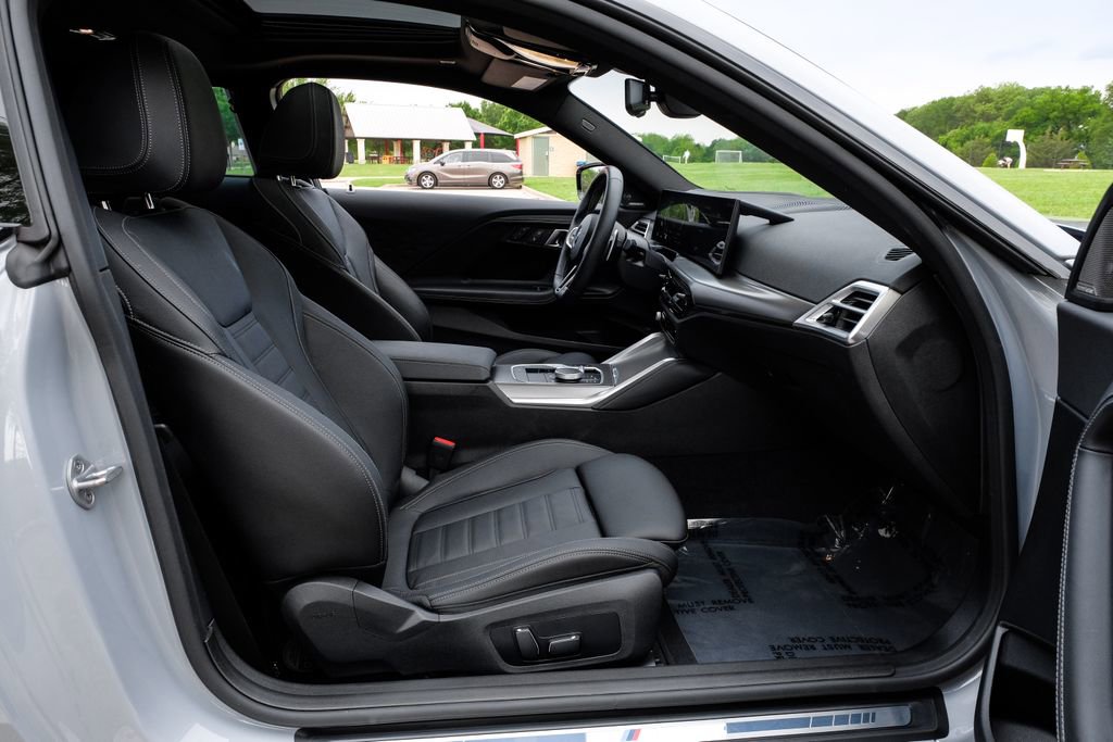 Used 2025 BMW M240i Coupe w/ Premium Package image 34