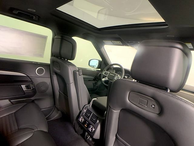 Certified 2025 Land Rover Discovery Dynamic SE image 31
