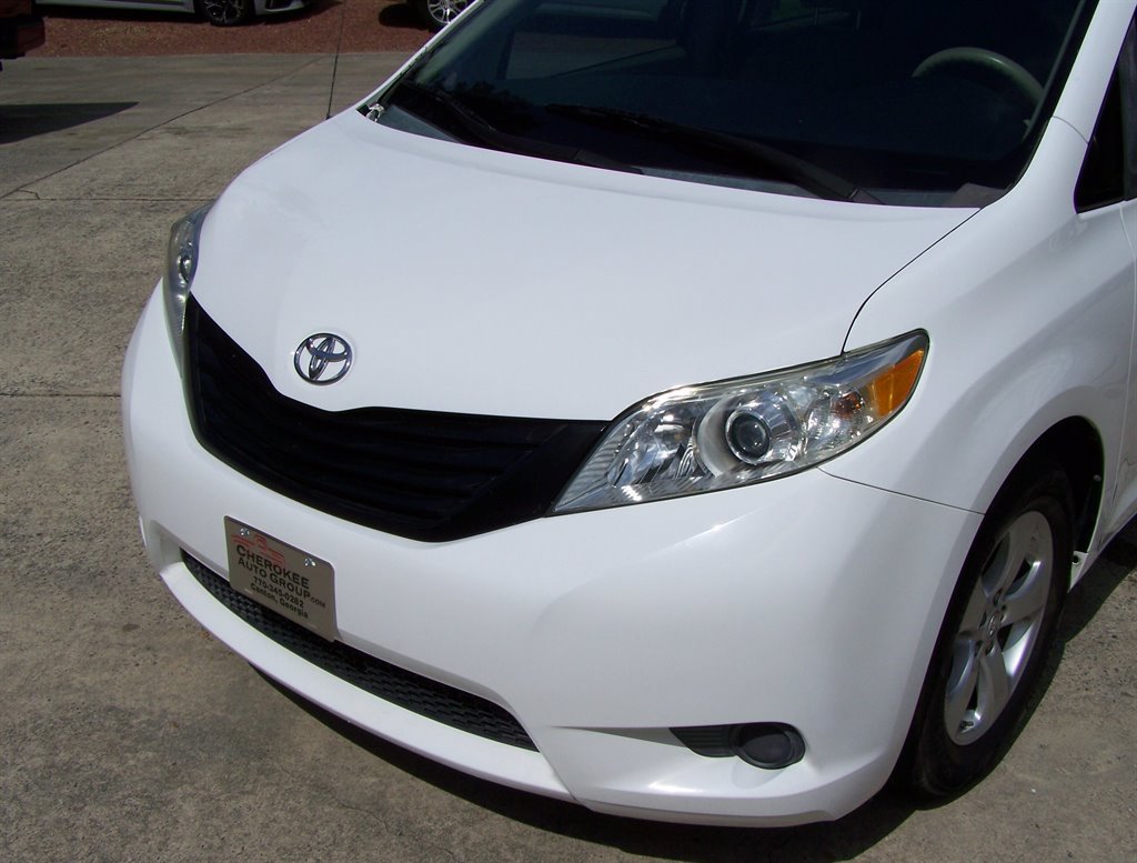 Used 2013 Toyota Sienna L FWD image 39