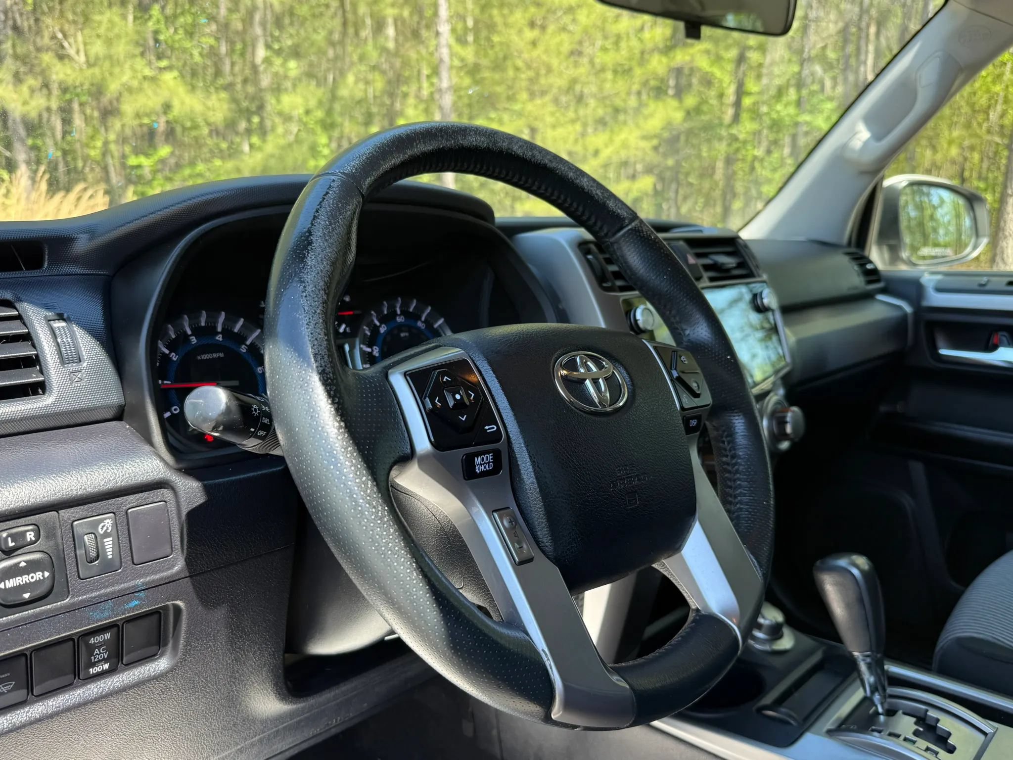 Used 2015 Toyota 4Runner SR5 AWD/4WD image 10