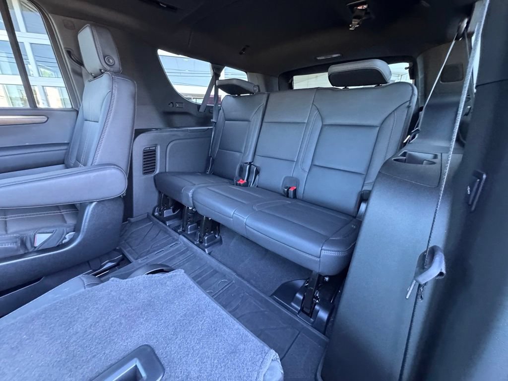 Used 2025 Chevrolet Suburban High Country AWD/4WD image 28