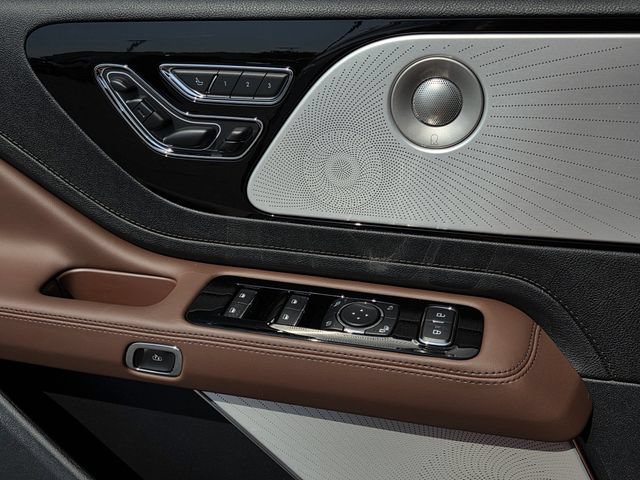 New 2026 Lincoln Aviator Reserve w/ Luxury Package RWD image 16