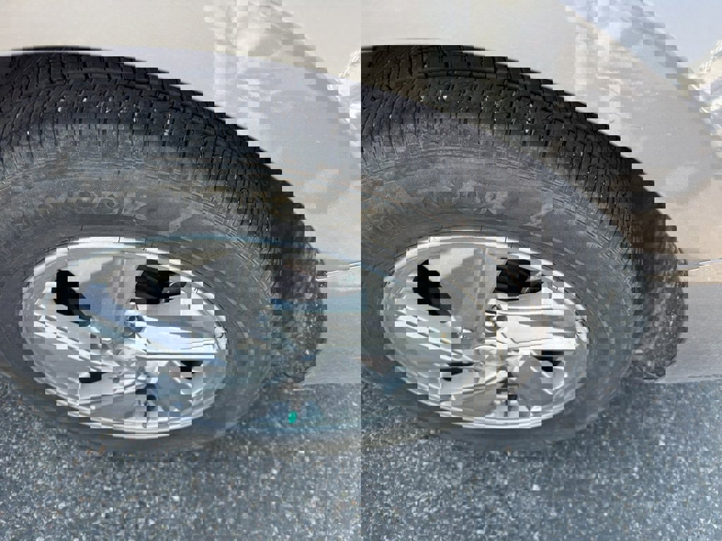 Used 2024 Hyundai Elantra SE image 24